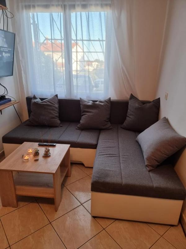 Apartmani Petra Pula Eksteriør billede