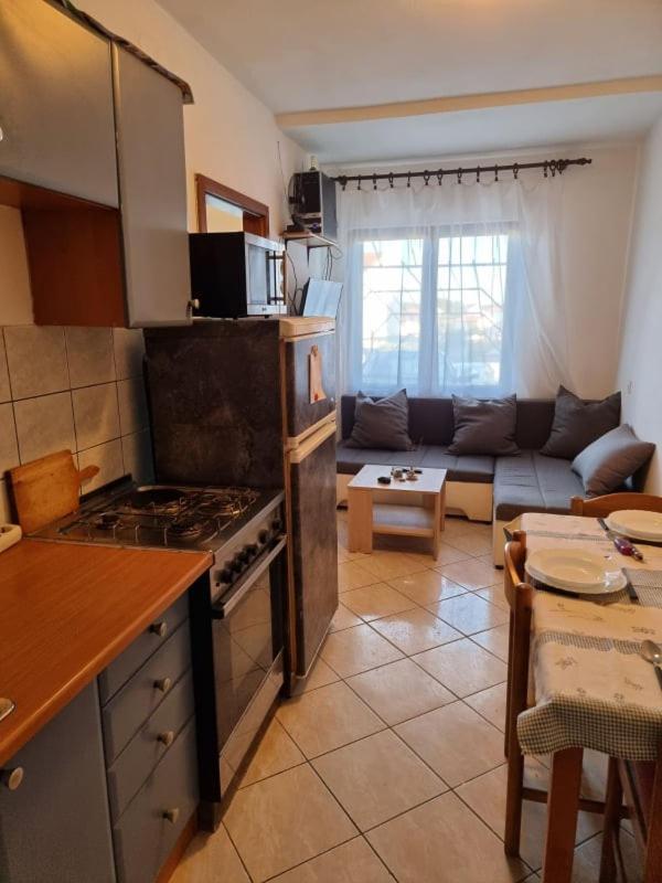 Apartmani Petra Pula Eksteriør billede