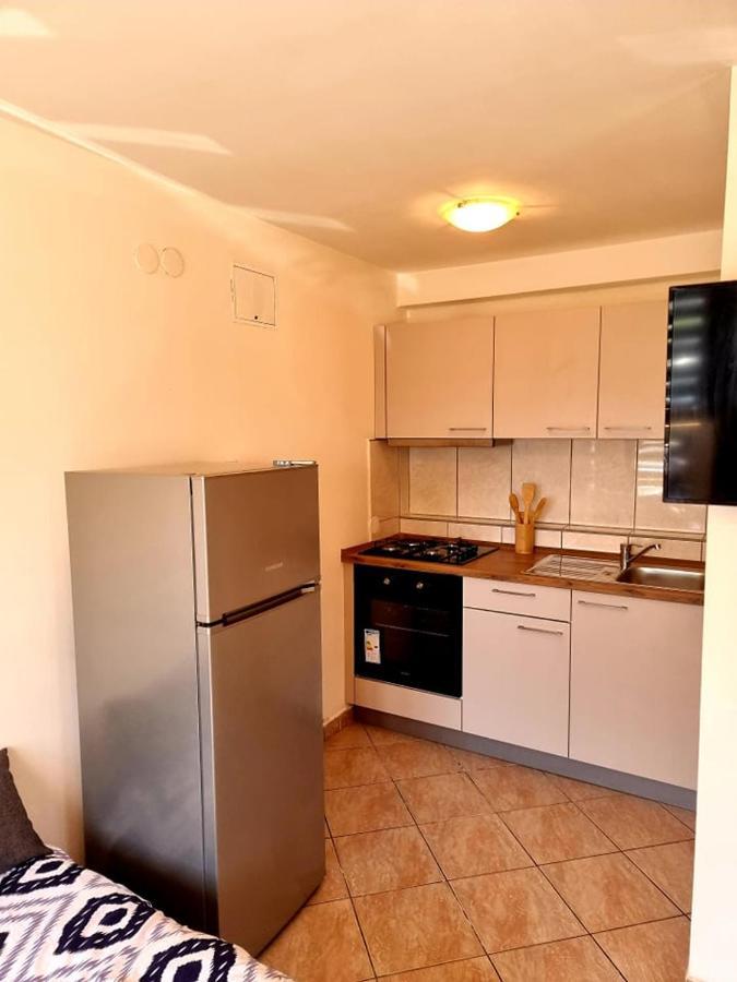 Apartmani Petra Pula Eksteriør billede