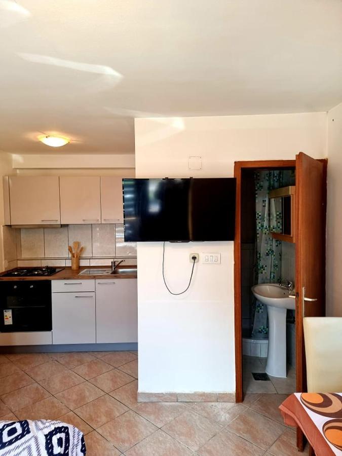 Apartmani Petra Pula Eksteriør billede