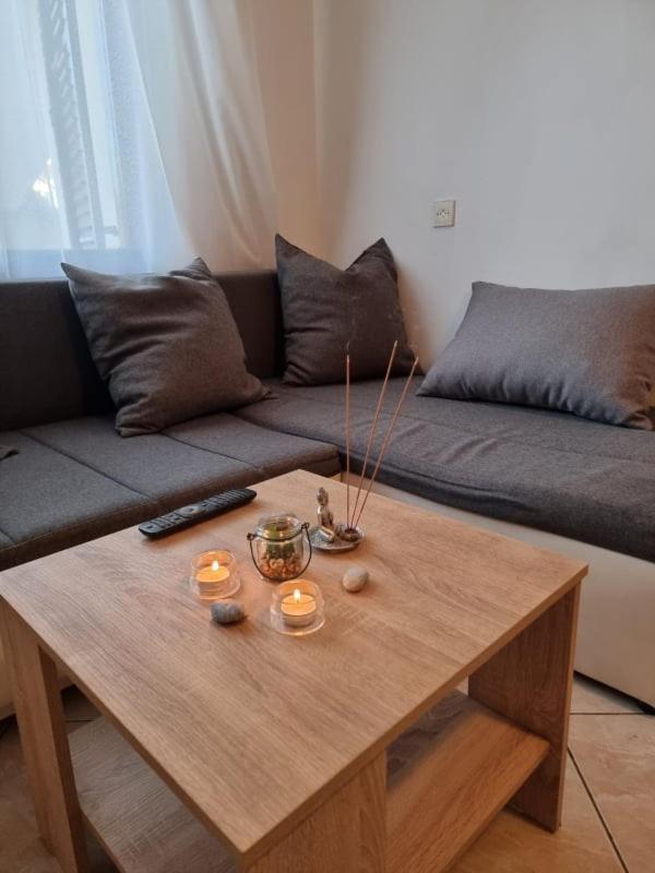 Apartmani Petra Pula Eksteriør billede