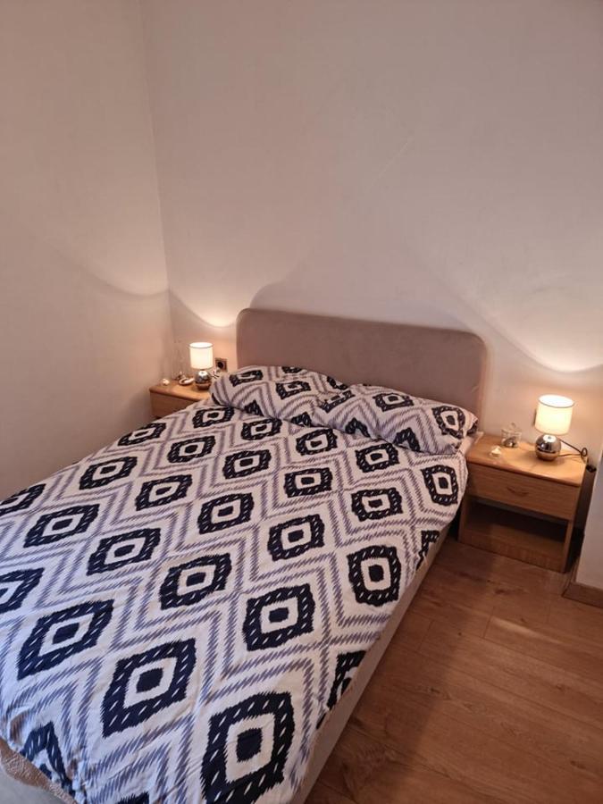 Apartmani Petra Pula Eksteriør billede