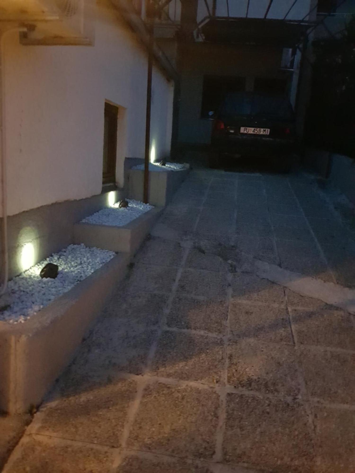 Apartmani Petra Pula Eksteriør billede